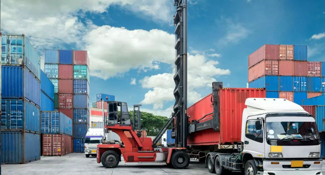 forklift-lift-container-box-loading-truck-depot